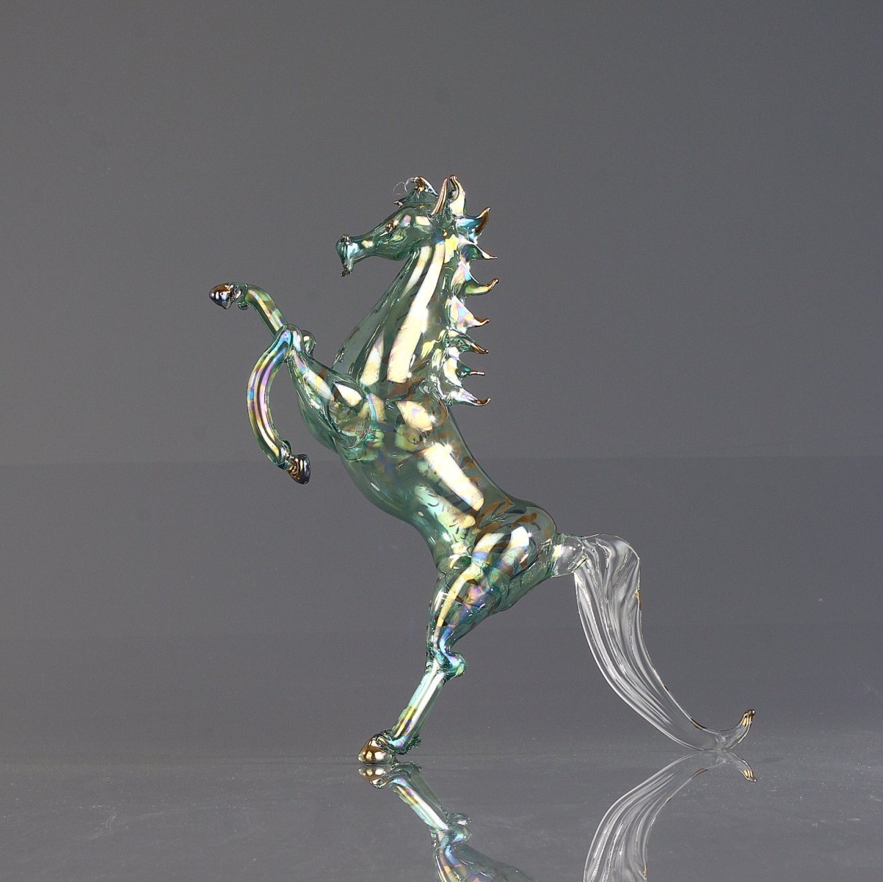 ŞAHLANAN AT YEŞİL Kristal Galerisi